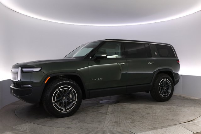 2025 Rivian R1S — photo 14 of 24