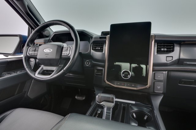 2022 Ford F-150 Lightning — photo 14 of 18
