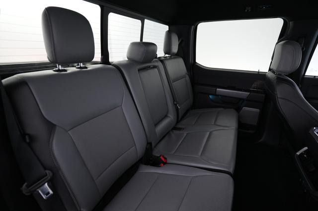2022 Ford F-150 Lightning — photo 4 of 18