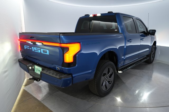 2022 Ford F-150 Lightning — photo 2 of 18