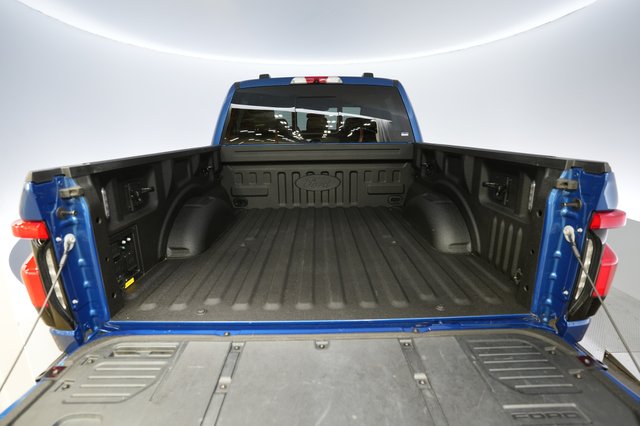 2022 Ford F-150 Lightning — photo 6 of 18