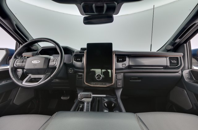 2022 Ford F-150 Lightning — photo 15 of 18