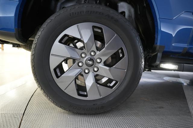 2022 Ford F-150 Lightning — photo 10 of 18