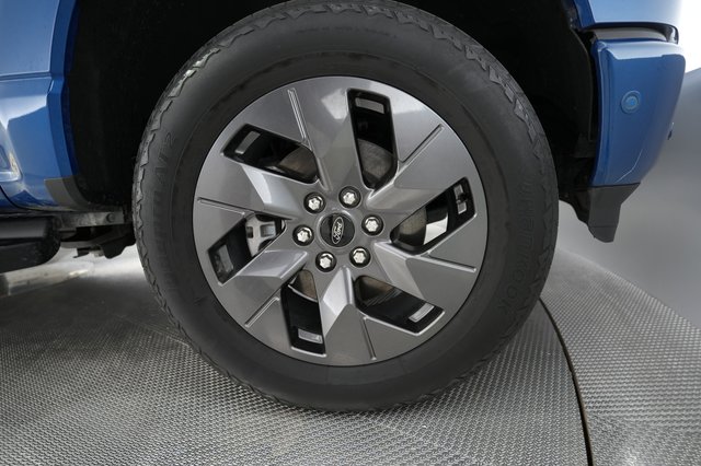 2022 Ford F-150 Lightning — photo 11 of 18