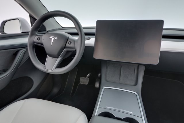 2023 Tesla Model Y — photo 18 of 22