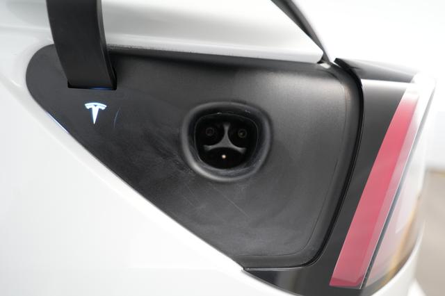 2023 Tesla Model Y — photo 8 of 22