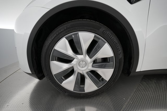 2023 Tesla Model Y — photo 14 of 22
