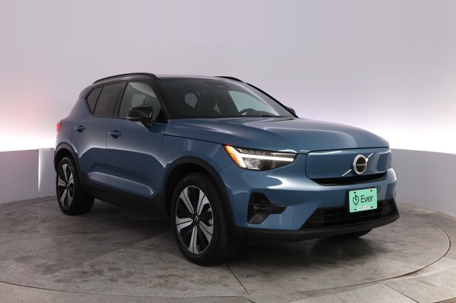 2023 Volvo XC40 Recharge — photo 10 of 22