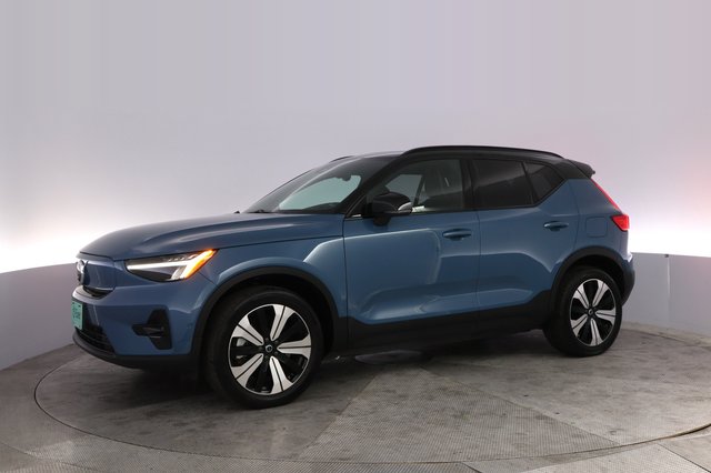 2023 Volvo XC40 Recharge — photo 14 of 22