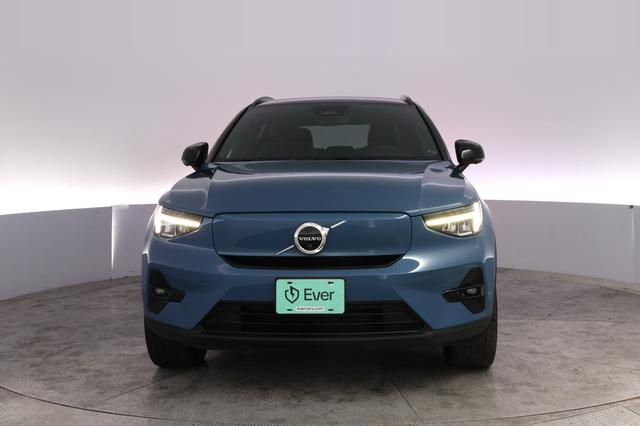 2023 Volvo XC40 Recharge — photo 9 of 22