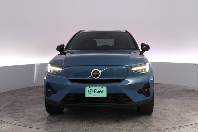 2023 Volvo XC40 Recharge — photo 9 of 22