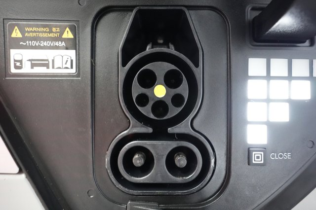 2024 Hyundai IONIQ 5 — photo 8 of 23