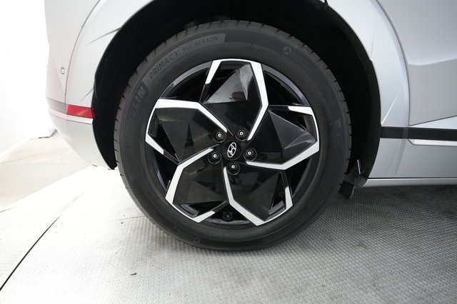 2024 Hyundai IONIQ 5 — photo 17 of 23