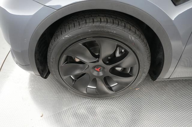 2022 Tesla Model Y — photo 7 of 24