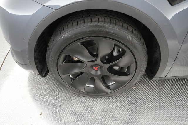2022 Tesla Model Y — photo 7 of 24