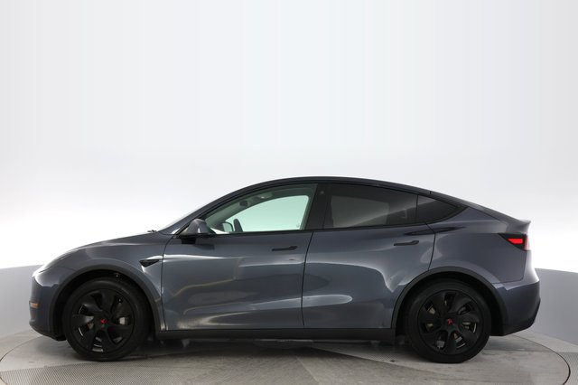 2022 Tesla Model Y — photo 12 of 24