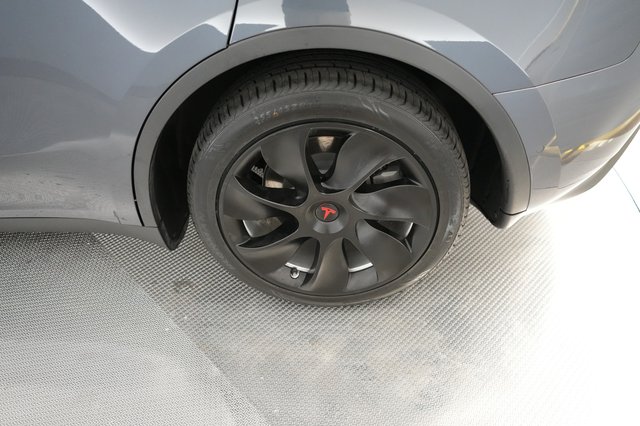 2022 Tesla Model Y — photo 13 of 24