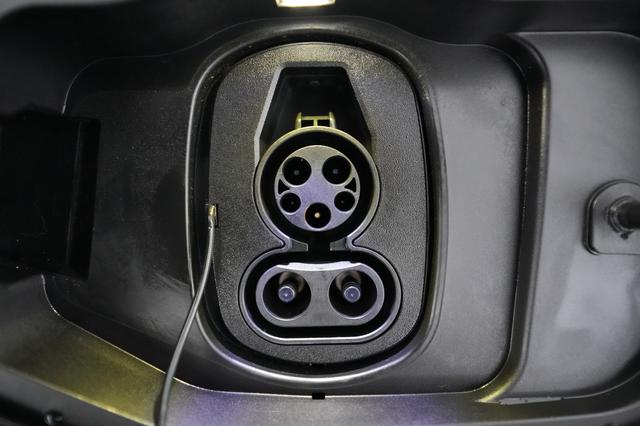 2024 Chevrolet Equinox EV — photo 8 of 20