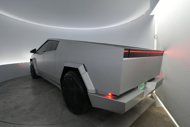 2024 Tesla Cybertruck — photo 2 of 22