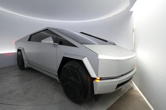 2024 Tesla Cybertruck — VIN 7G2CEHED4RA012637