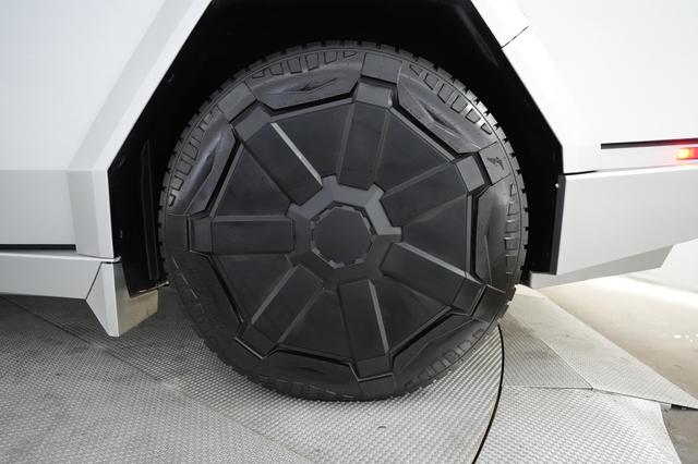 2024 Tesla Cybertruck — photo 7 of 22