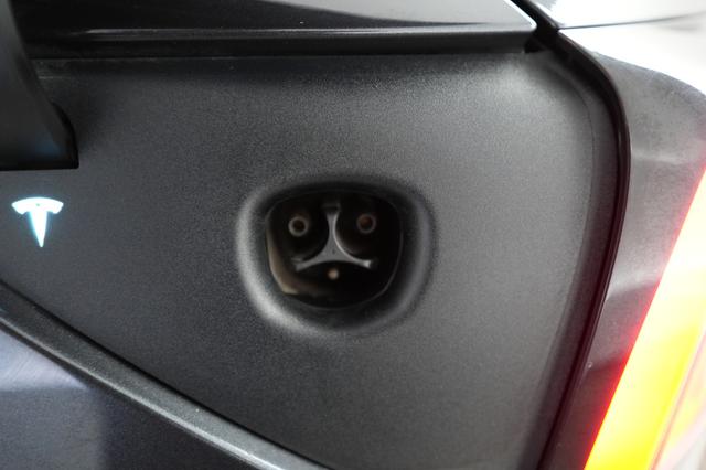 2025 Tesla Model 3 — photo 8 of 24