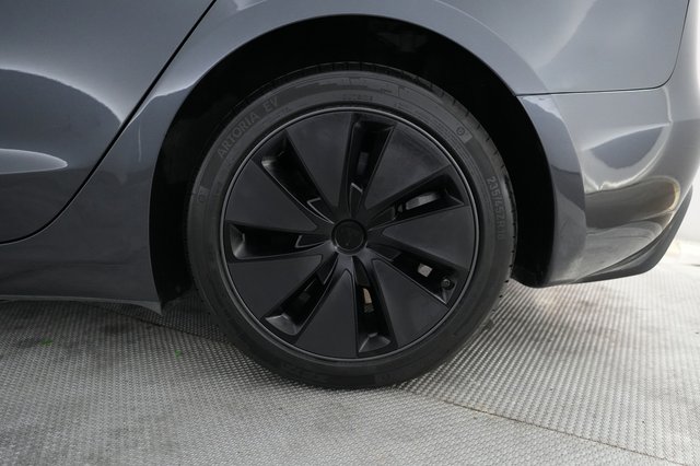 2025 Tesla Model 3 — photo 7 of 24