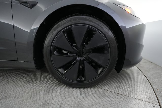 2025 Tesla Model 3 — photo 16 of 24