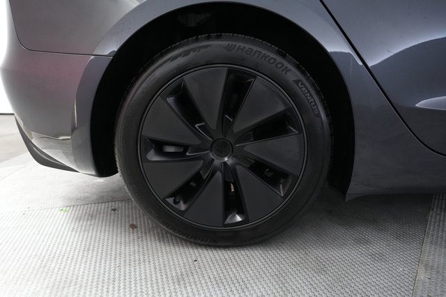 2025 Tesla Model 3 — photo 17 of 23