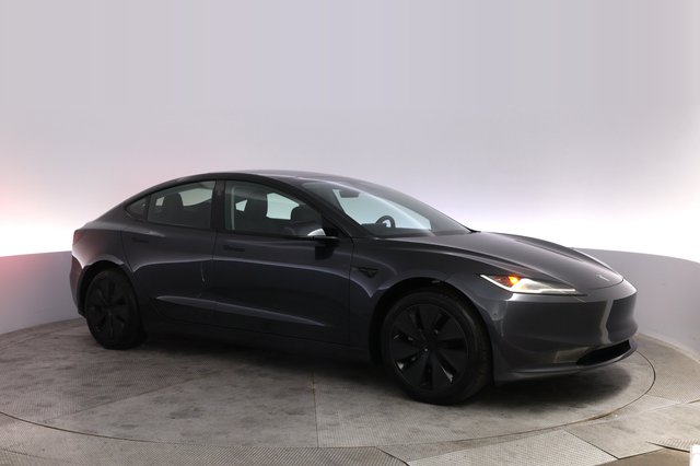 2025 Tesla Model 3 — photo 11 of 23