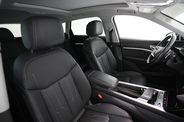 2021 Audi e-tron — photo 18 of 22
