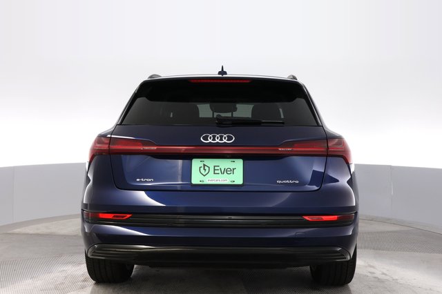 2021 Audi e-tron — photo 12 of 22