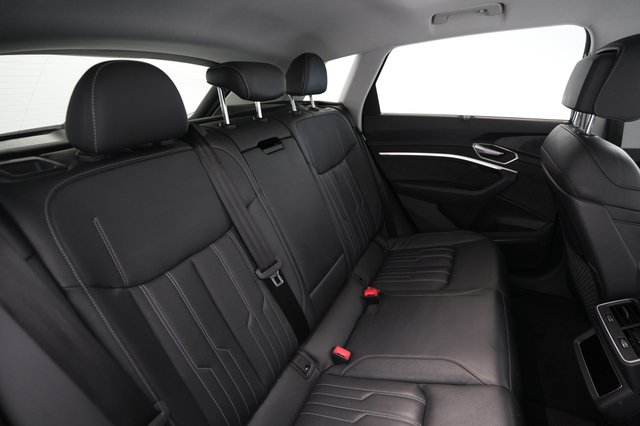2021 Audi e-tron — photo 4 of 22