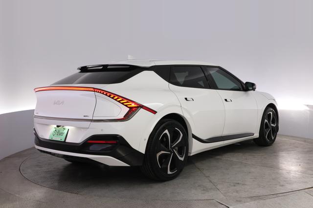 2023 Kia EV6 — photo 2 of 24