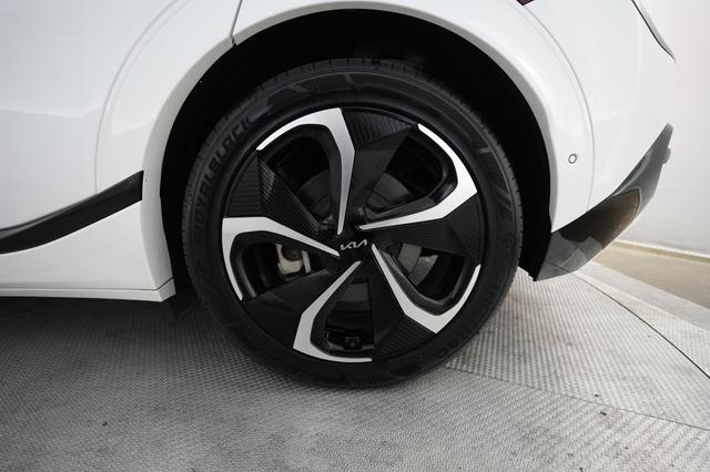 2023 Kia EV6 — photo 7 of 24