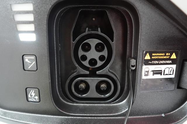 2023 Kia EV6 — photo 8 of 24