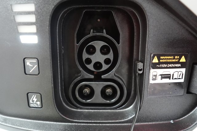 2023 Kia EV6 — photo 8 of 24