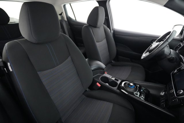 2024 Nissan LEAF — photo 18 of 20
