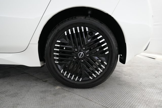 2024 Nissan LEAF — photo 15 of 20