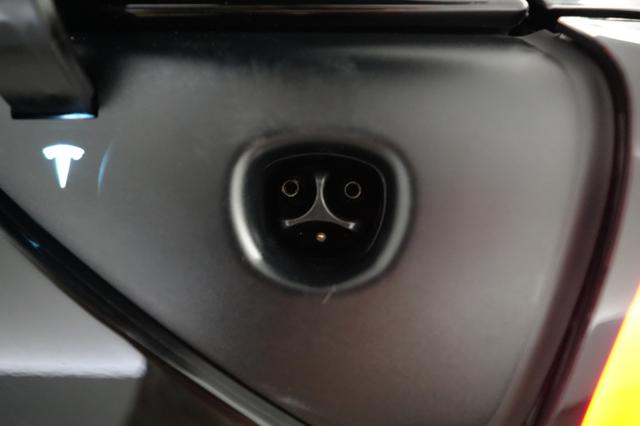 2022 Tesla Model Y — photo 8 of 28