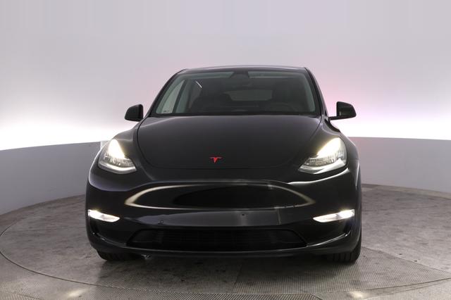 2022 Tesla Model Y — photo 9 of 28