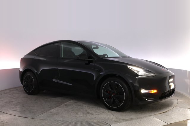 2022 Tesla Model Y — photo 11 of 28