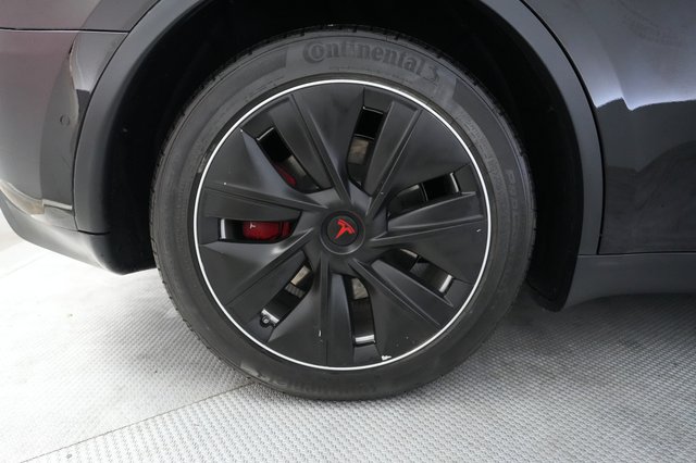 2022 Tesla Model Y — photo 17 of 28