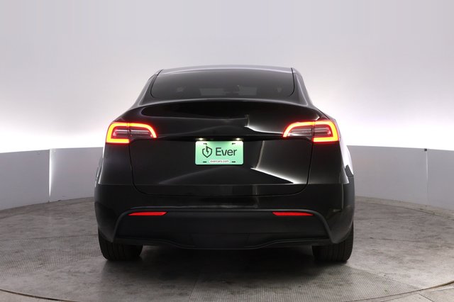 2022 Tesla Model Y — photo 12 of 28