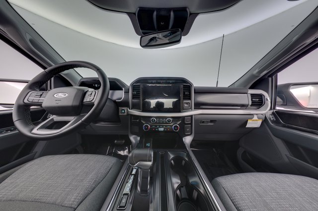 2023 Ford F-150 Lightning — photo 15 of 18