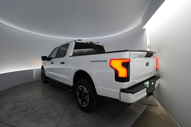 2023 Ford F-150 Lightning — photo 2 of 18