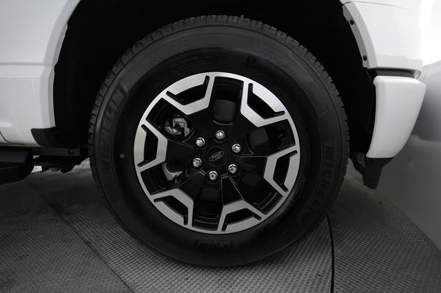 2023 Ford F-150 Lightning — photo 10 of 18