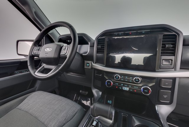 2023 Ford F-150 Lightning — photo 14 of 18
