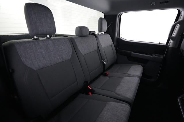 2023 Ford F-150 Lightning — photo 4 of 18