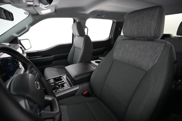 2023 Ford F-150 Lightning — photo 3 of 18